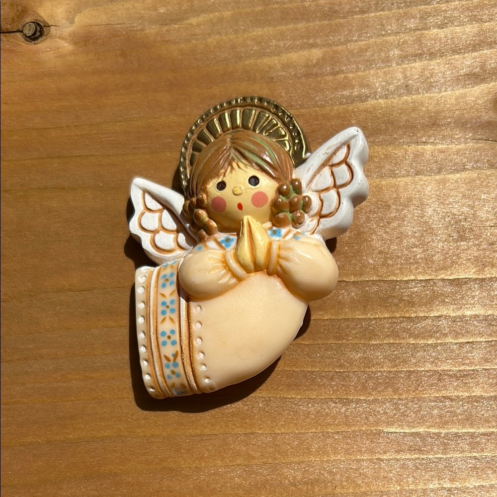 Hallmark Cream and Brown Angel Brooch - Picture 1 of 5